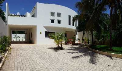 Home For Sale in Benito Juarez, Mexico