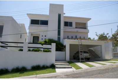 Home For Sale in Atlatlahucan, Mexico