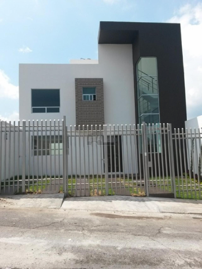 Home For Sale in Mineral De La Reforma, Mexico