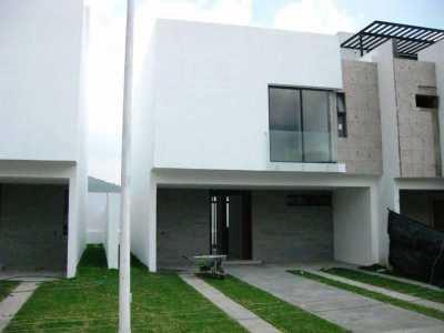 Home For Sale in Tlajomulco De Zuniga, Mexico