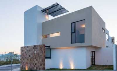 Home For Sale in El Marques, Mexico