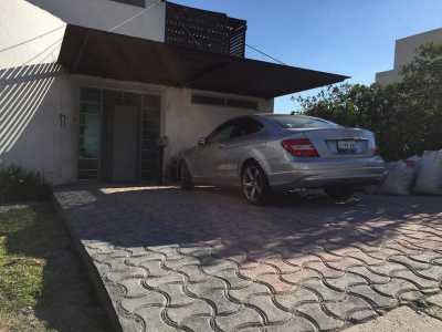 Home For Sale in Huimilpan, Mexico