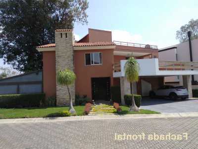 Home For Sale in Tlajomulco De Zuniga, Mexico