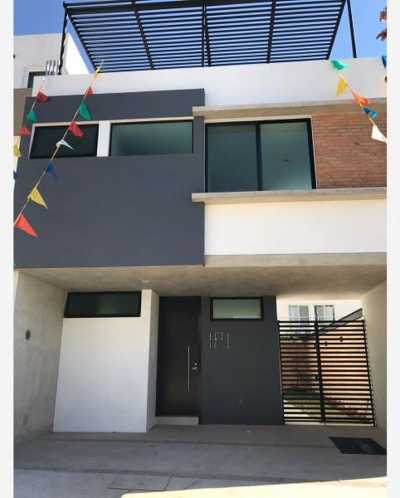 Home For Sale in Tlajomulco De Zuniga, Mexico