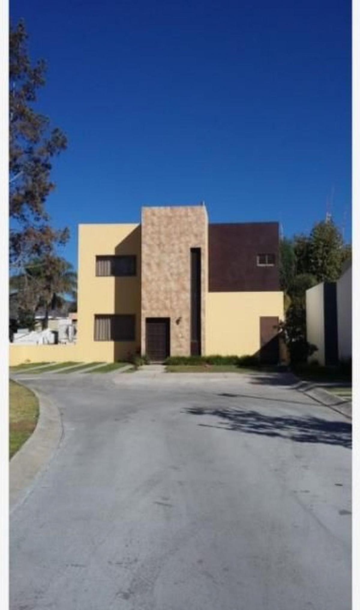 Picture of Home For Sale in Tlajomulco De Zuniga, Jalisco, Mexico