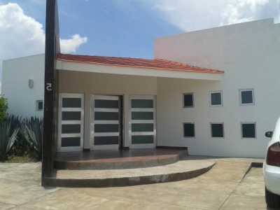 Home For Sale in El Marques, Mexico