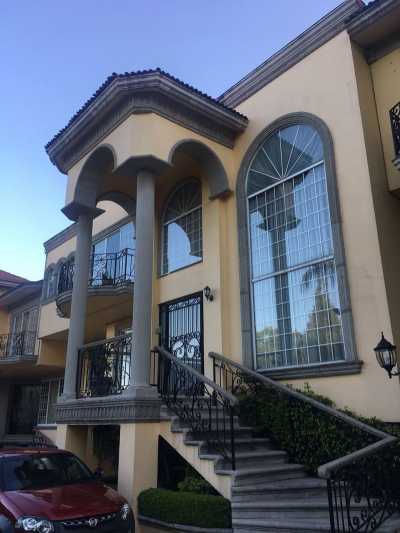 Home For Sale in Cuajimalpa De Morelos, Mexico