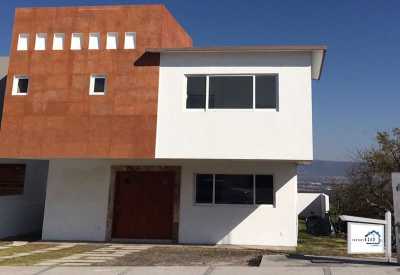Home For Sale in El Marques, Mexico