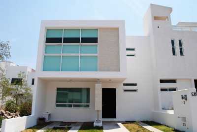 Other Commercial For Sale in Queretaro, Mexico