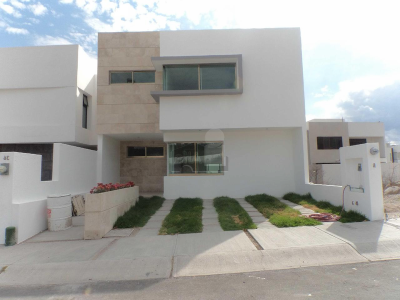 Home For Sale in El Marques, Mexico