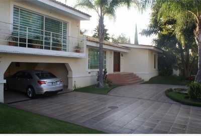Home For Sale in Tlajomulco De Zuniga, Mexico