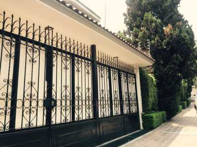 Home For Sale in Cuajimalpa De Morelos, Mexico