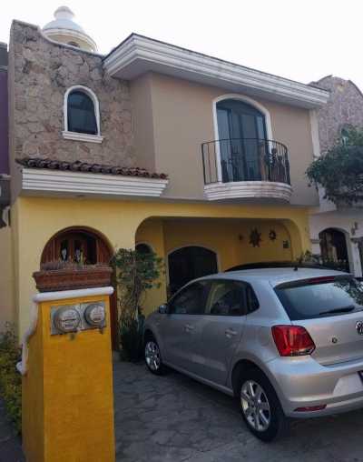 Home For Sale in Tlajomulco De Zuniga, Mexico