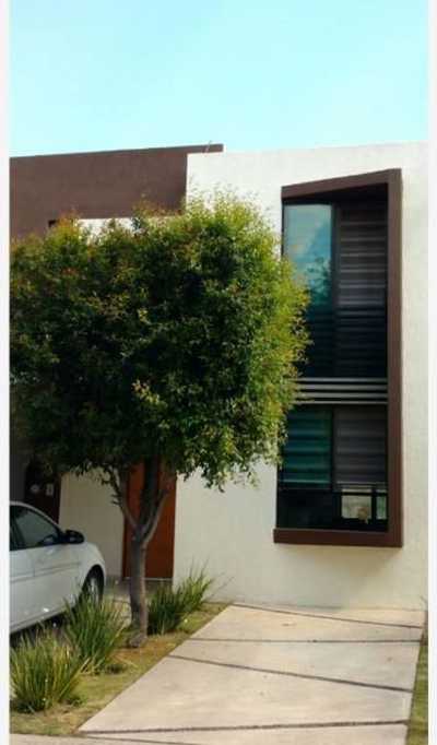 Home For Sale in Tlajomulco De Zuniga, Mexico