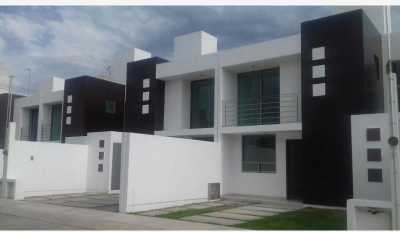 Home For Sale in Mineral De La Reforma, Mexico