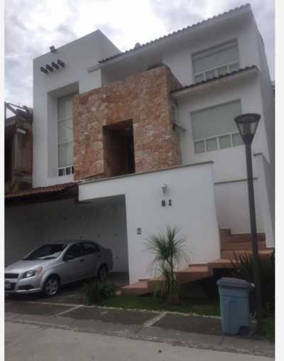 Home For Sale in Atizapan De Zaragoza, Mexico