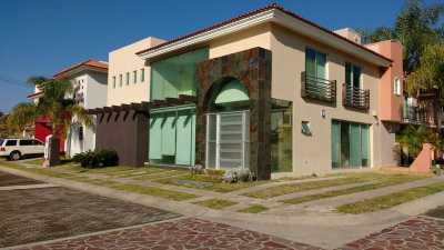 Home For Sale in Tlajomulco De Zuniga, Mexico