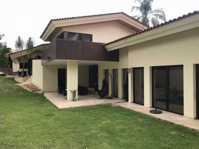 Home For Sale in San Pedro Tlaquepaque, Mexico