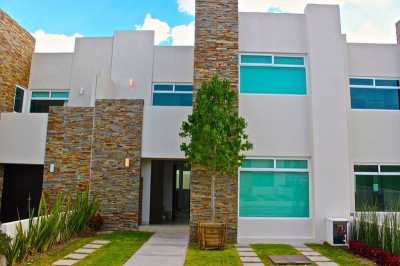 Home For Sale in El Marques, Mexico