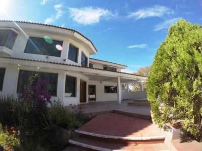 Home For Sale in Tlajomulco De Zuniga, Mexico