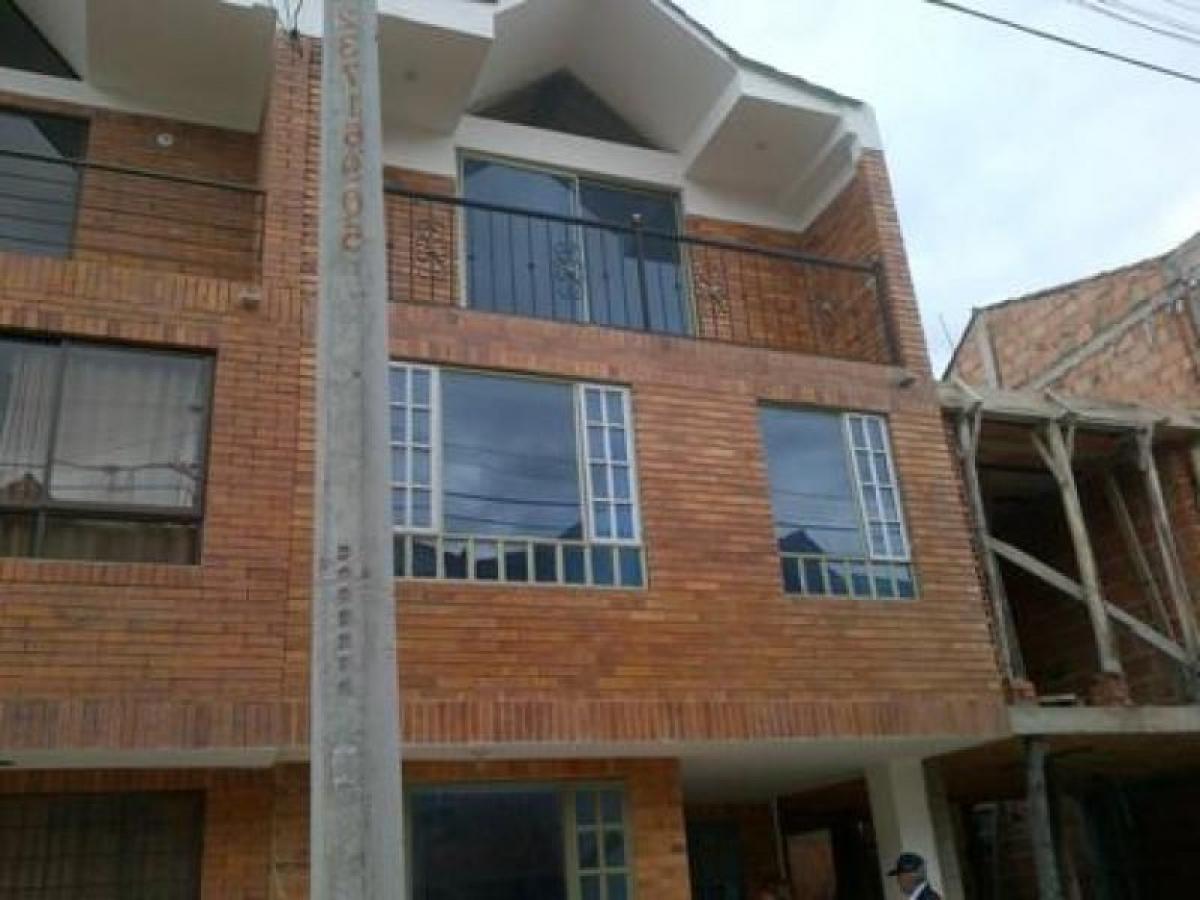 Picture of Home For Sale in Bogota D.C, Bogota Distrito Capital, Colombia