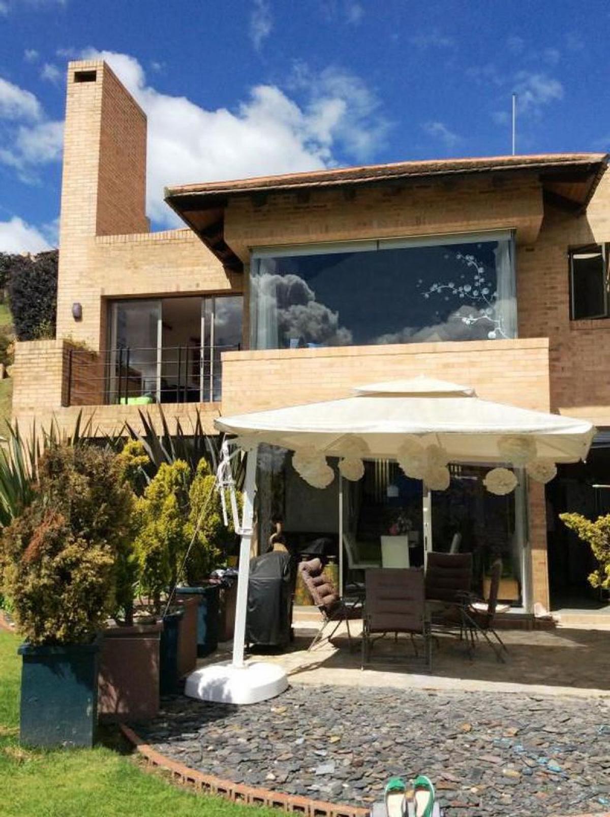 Picture of Home For Sale in Cundinamarca, Cundinamarca, Colombia