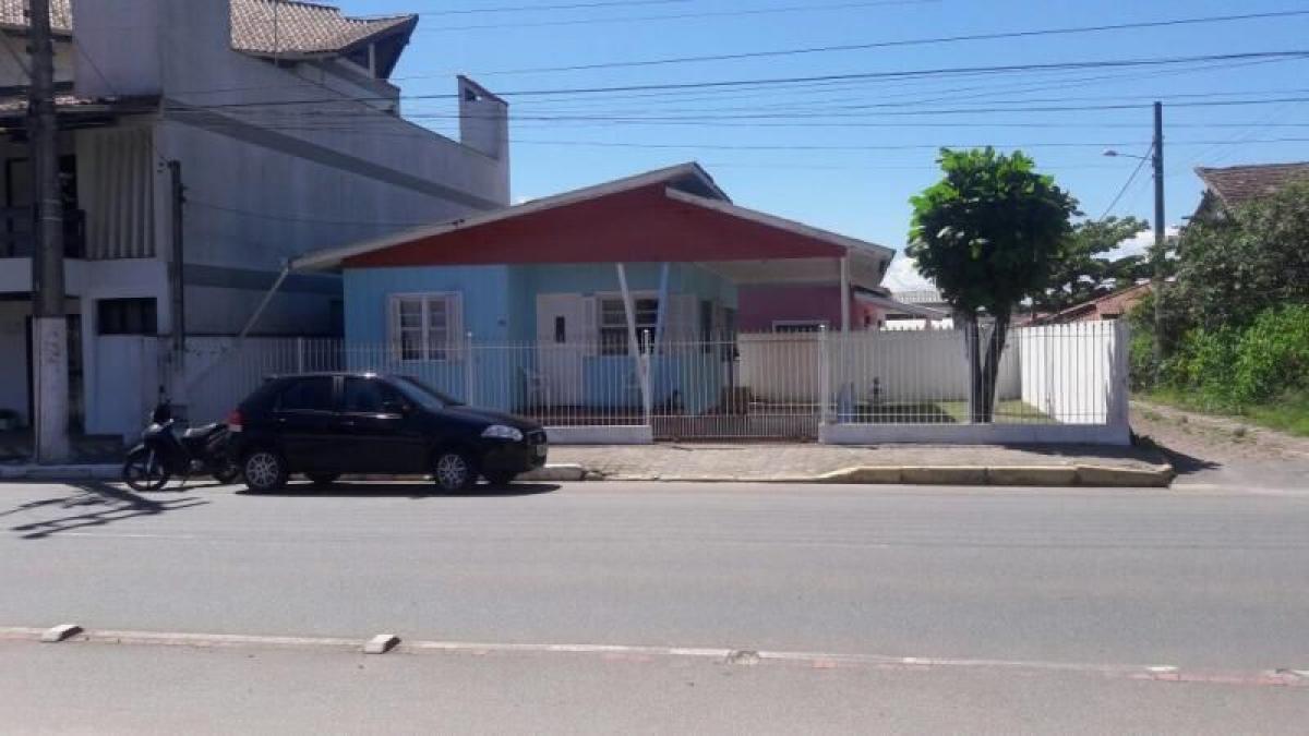 Picture of Home For Sale in Balneario Piçarras, Santa Catarina, Brazil