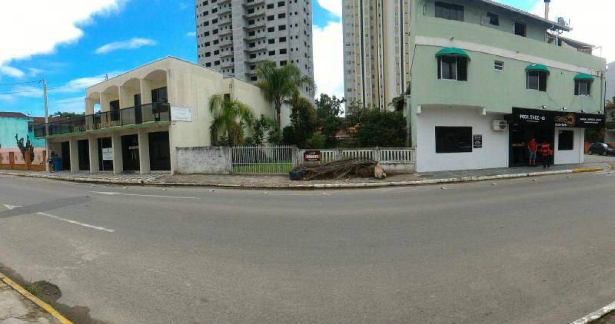 Picture of Residential Land For Sale in Balneario Piçarras, Santa Catarina, Brazil