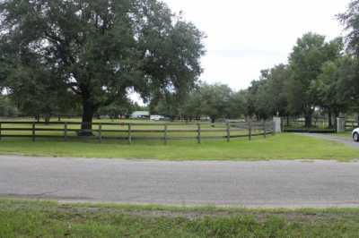 Home For Sale in Morriston, Florida
