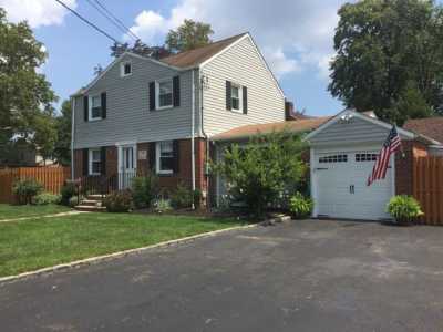 Home For Sale in Clark, New Jersey