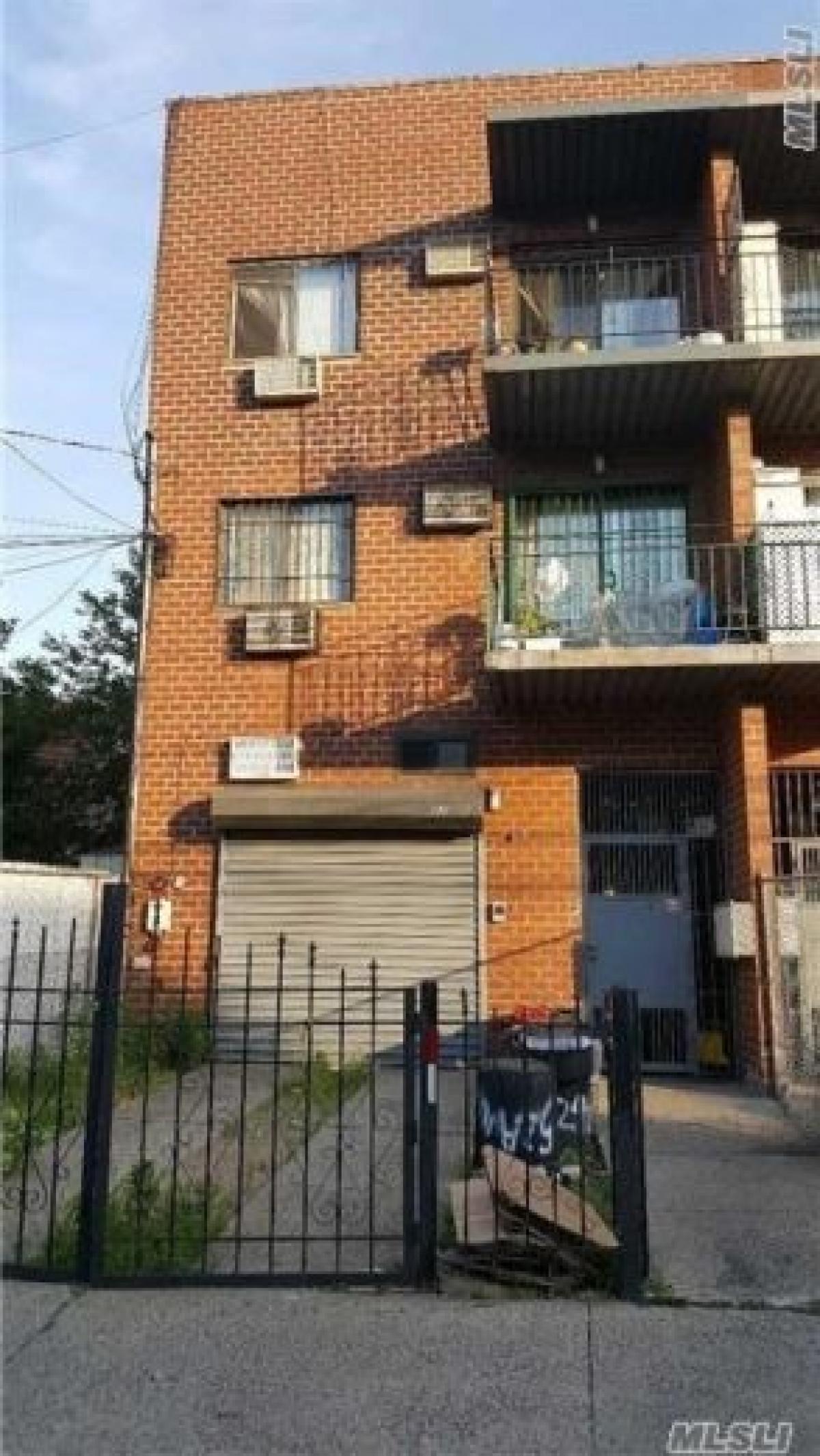 Picture of Home For Sale in Queens, New York, United States