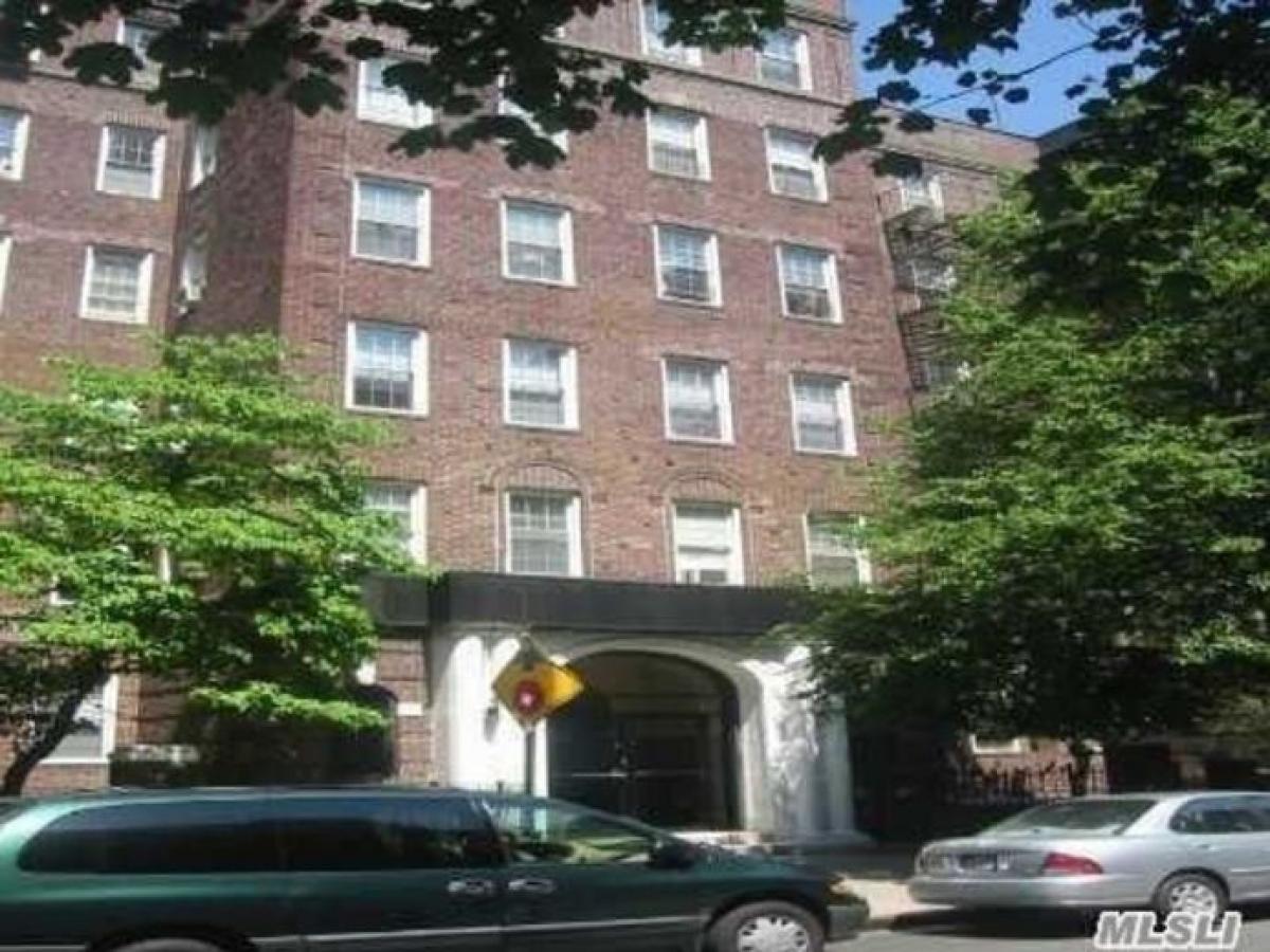 Picture of Home For Sale in Queens, New York, United States