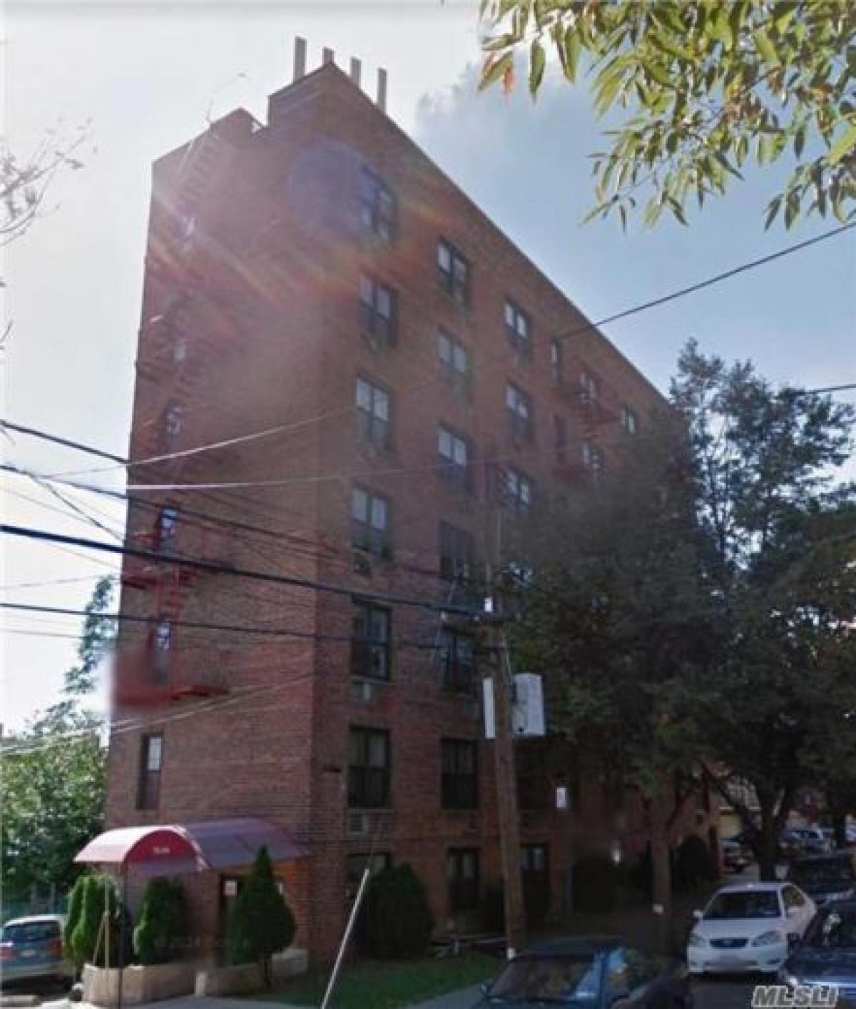 Picture of Home For Sale in Queens, New York, United States