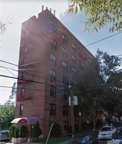 Home For Sale in Queens, New York