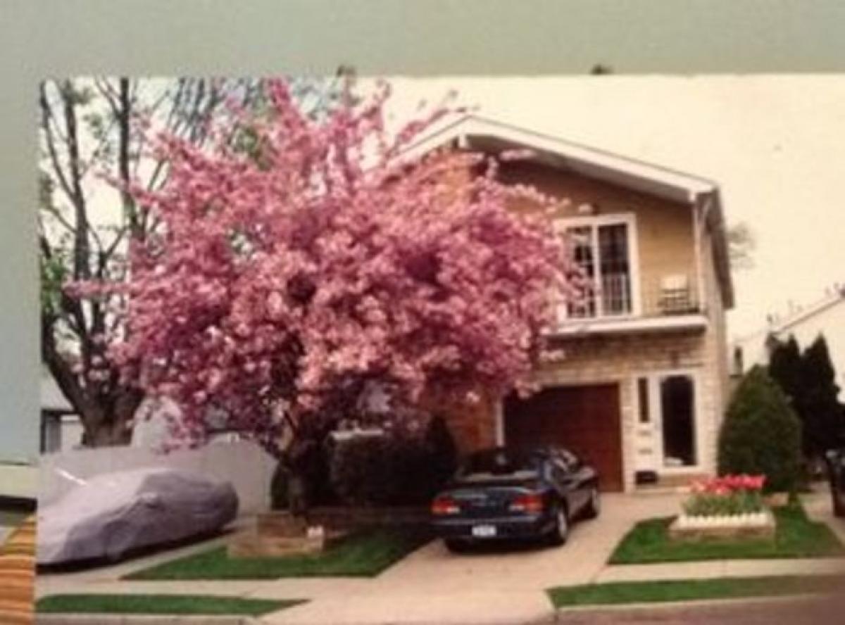 Picture of Home For Sale in Staten Island, New York, United States