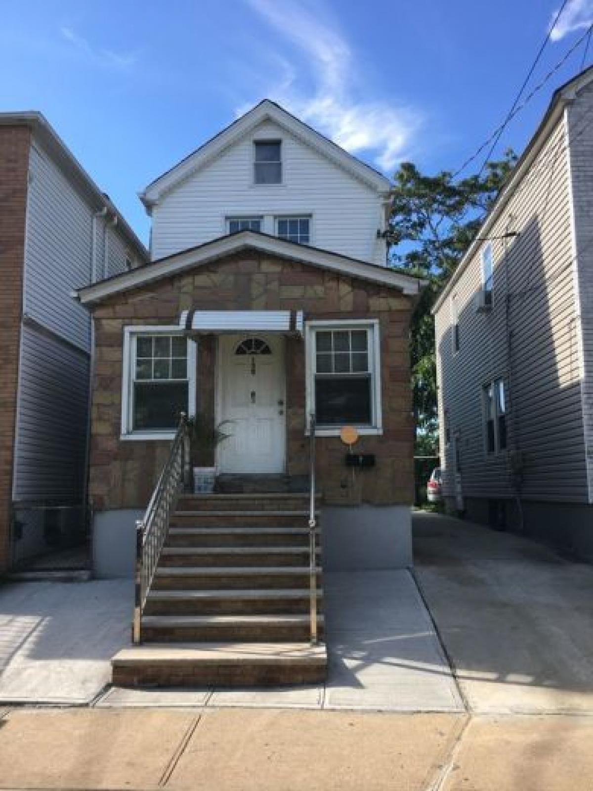 Picture of Home For Sale in Jamaica, New York, United States