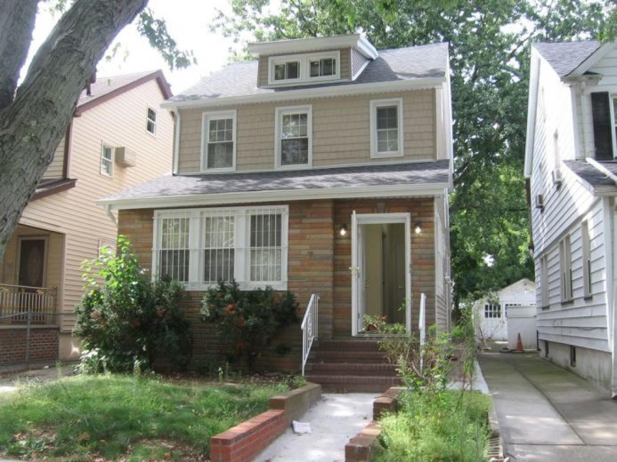 Picture of Home For Sale in Rosedale, New York, United States