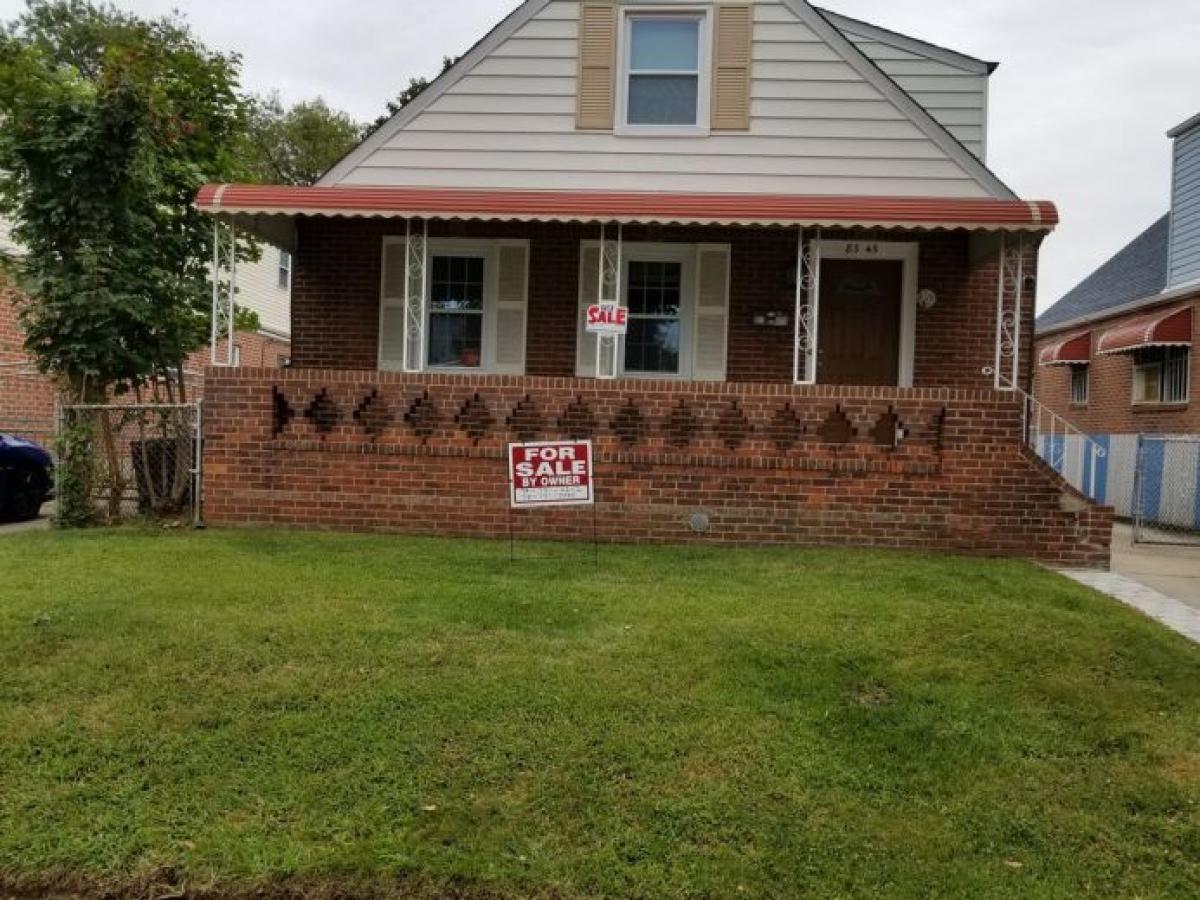 Picture of Home For Sale in Bellerose, New York, United States