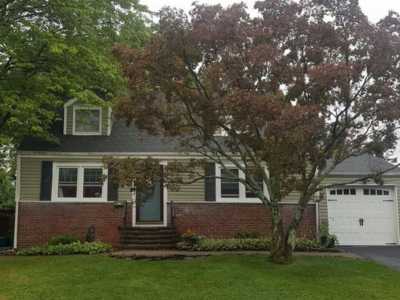 Home For Sale in Pearl River, New York
