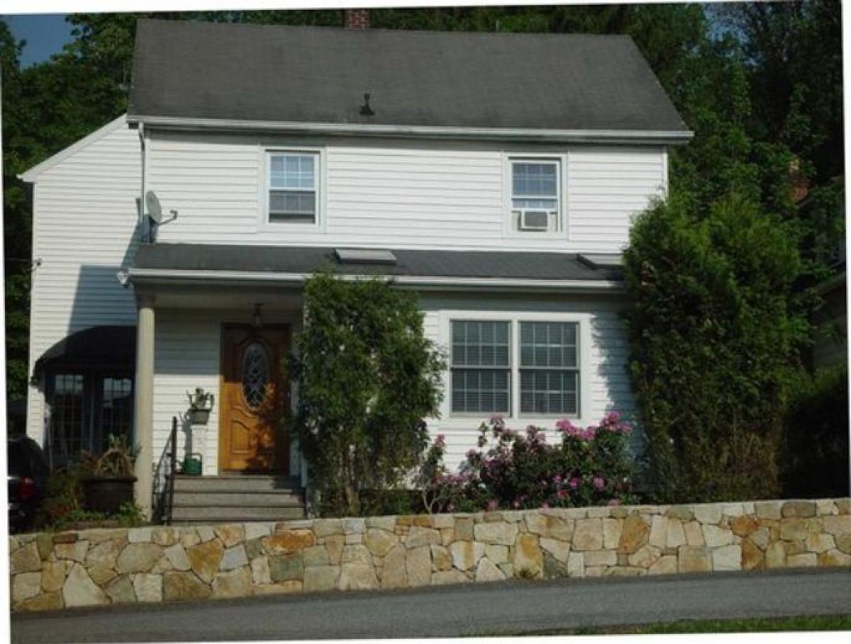 Picture of Home For Sale in Mahopac, New York, United States