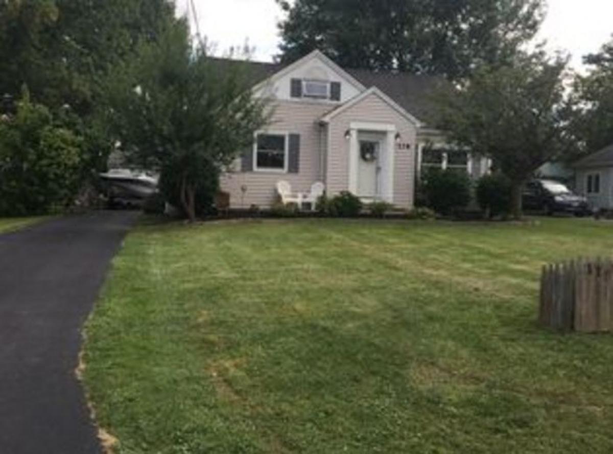 Picture of Home For Sale in Orchard Park, New York, United States