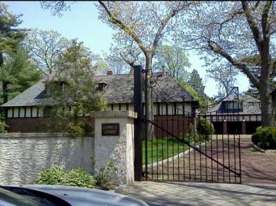 Home For Sale in Lawrence, New York