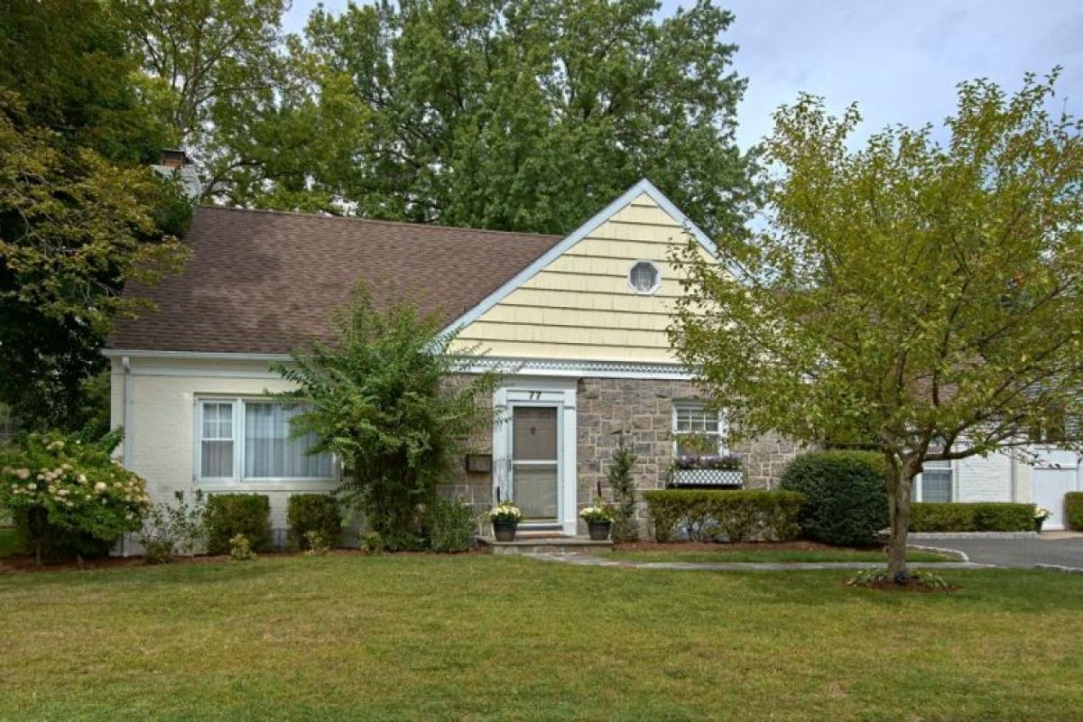 Picture of Home For Sale in Eastchester, New York, United States