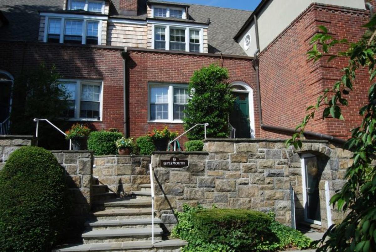 Picture of Home For Sale in Scarsdale, New York, United States