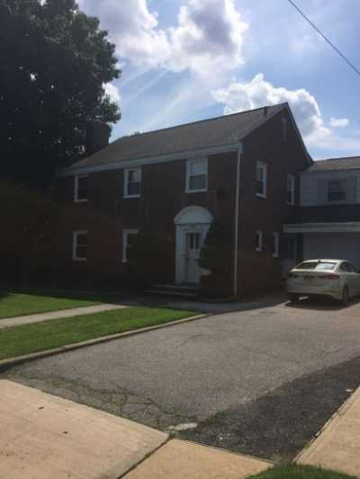 Home For Sale in Mineola, New York