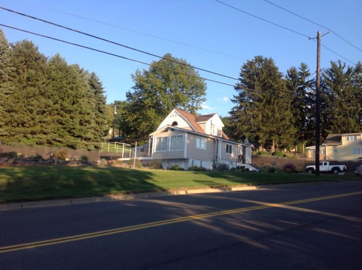 Picture of Home For Sale in Binghamton, New York, United States