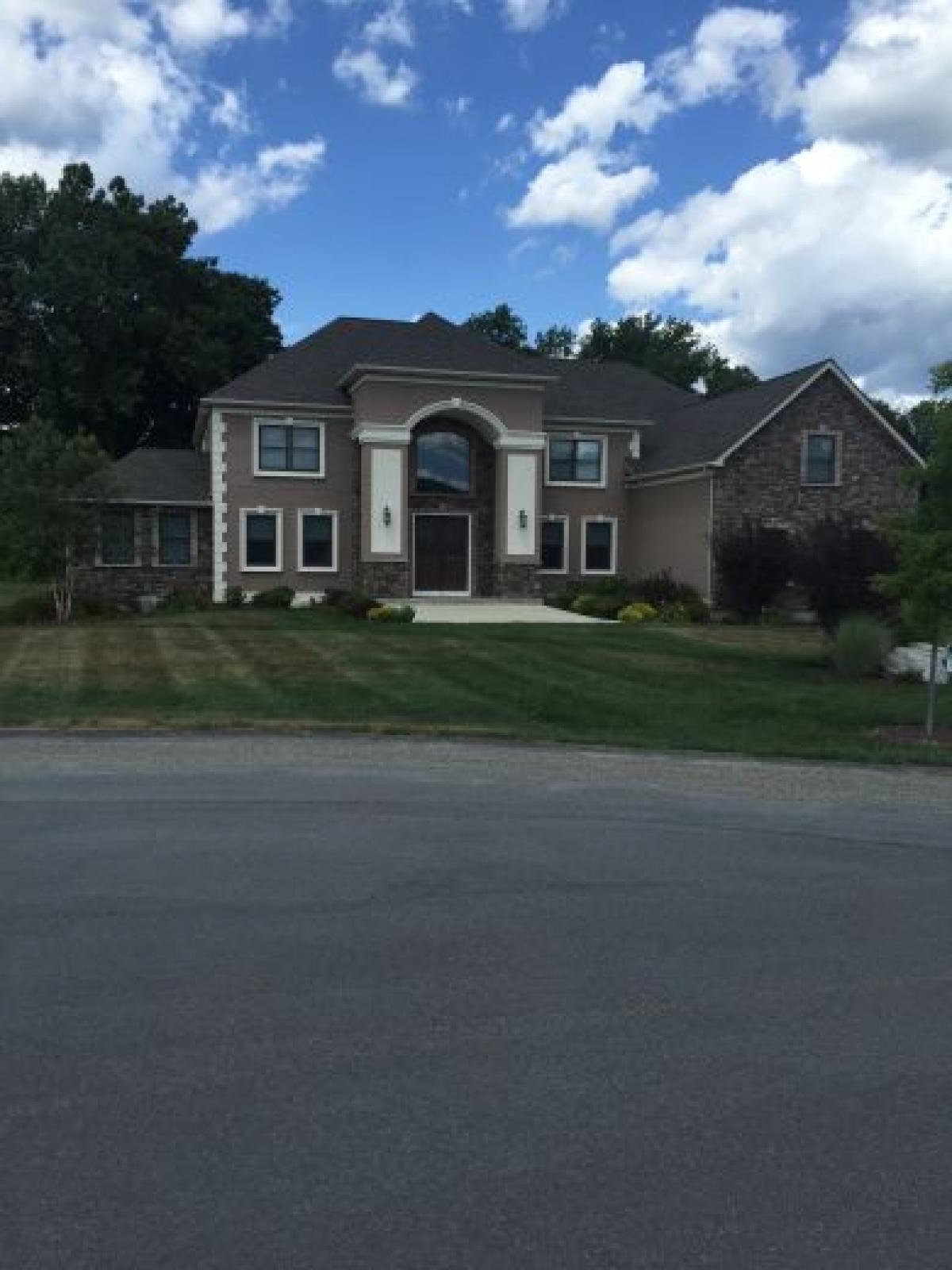 Picture of Home For Sale in Hopewell Junction, New York, United States