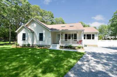Home For Sale in Hampton Bays, New York