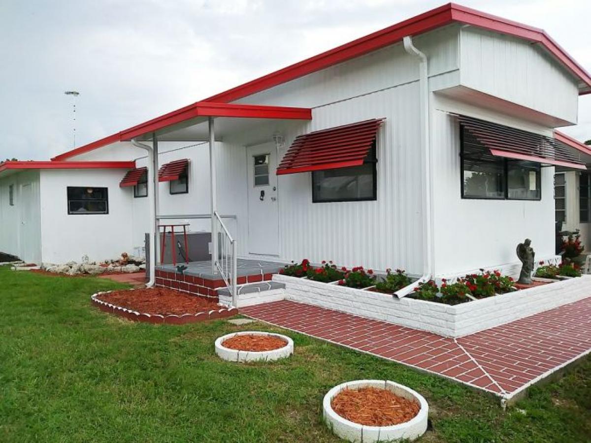 Picture of Mobile Home For Sale in North Port, Florida, United States