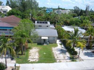 Condo For Sale in Siesta Key, Florida